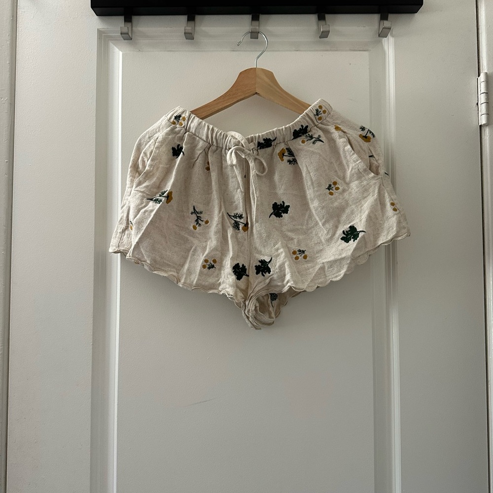 Floral Embroidered Cream Shorts